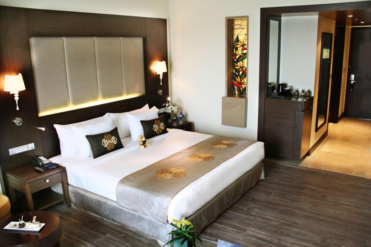 Radisson Blu Plaza Hotel Mysore Exterior foto A room at the Taj Bengal
