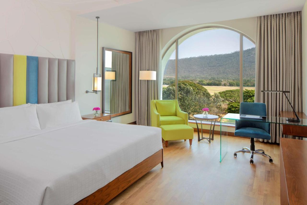 Radisson Blu Plaza Hotel Mysore Exterior foto