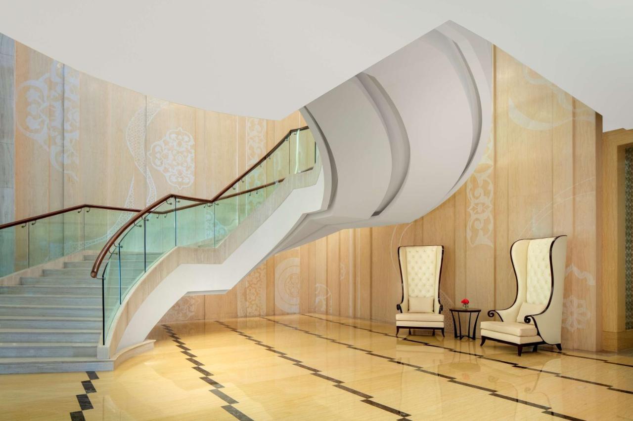Radisson Blu Plaza Hotel Mysore Exterior foto Interior of the hotel