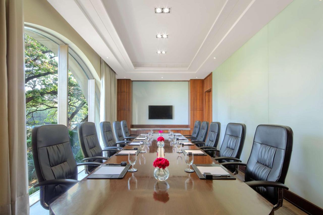 Radisson Blu Plaza Hotel Mysore Exterior foto Boardroom at the Taj Bengal