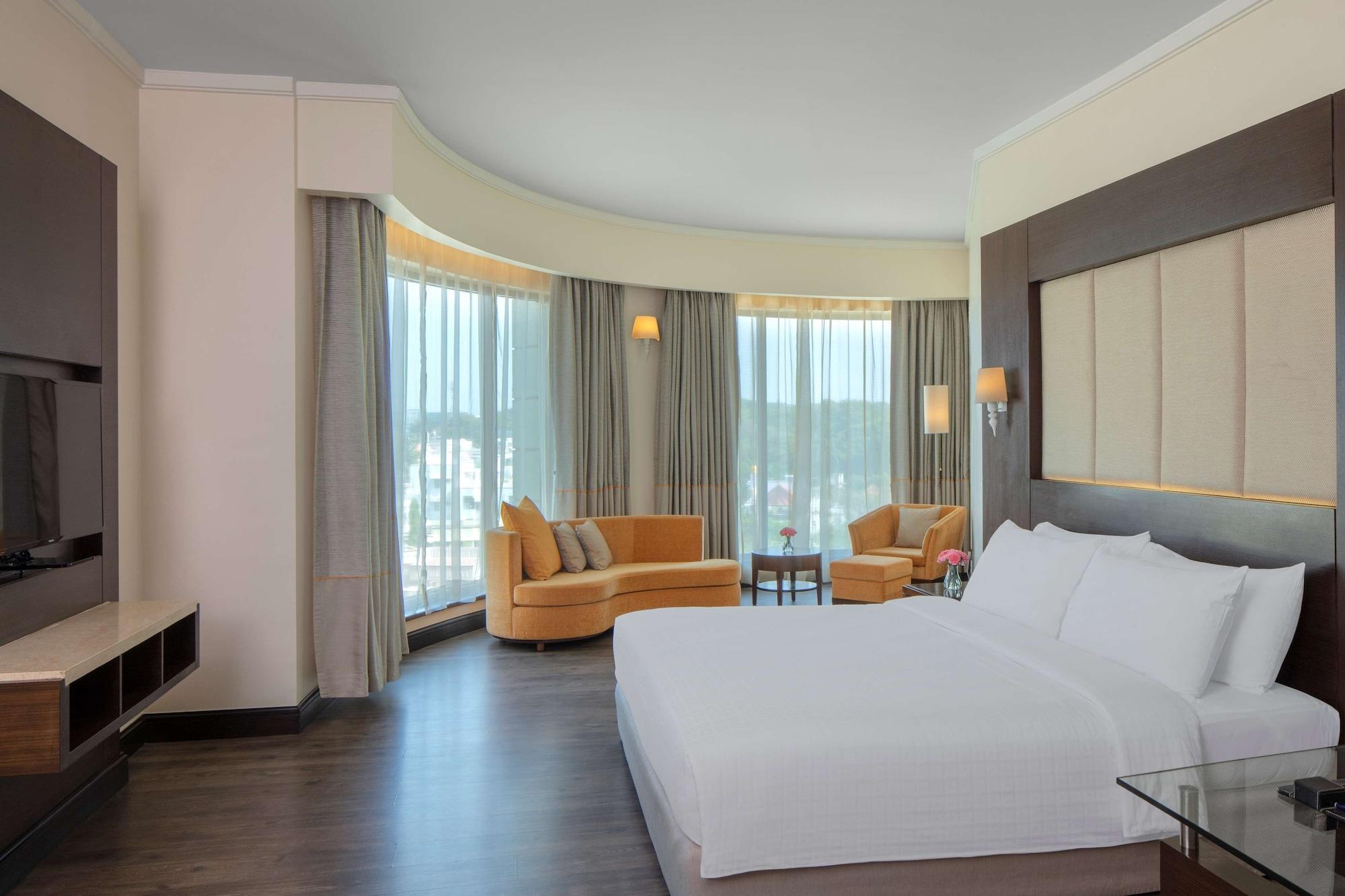 Radisson Blu Plaza Hotel Mysore Exterior foto
