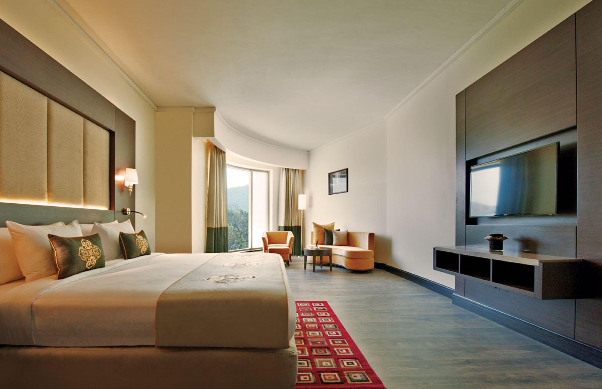 Radisson Blu Plaza Hotel Mysore Exterior foto Deluxe Room