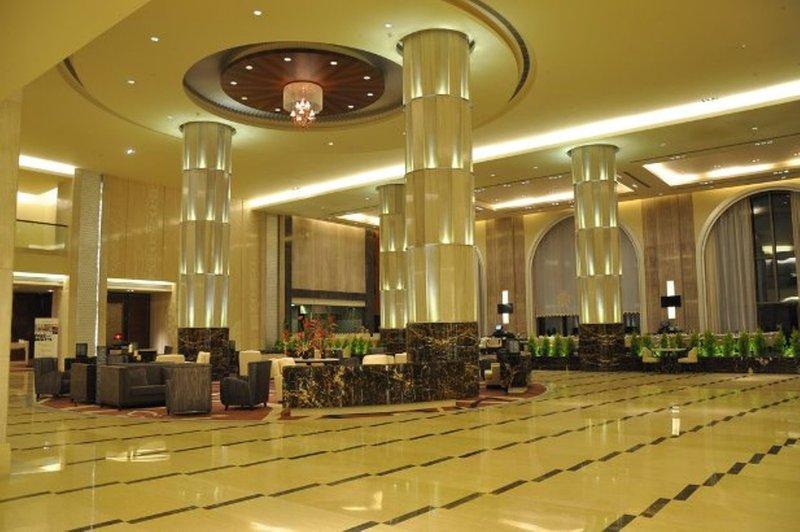 Radisson Blu Plaza Hotel Mysore Exterior foto The lobby of the hotel