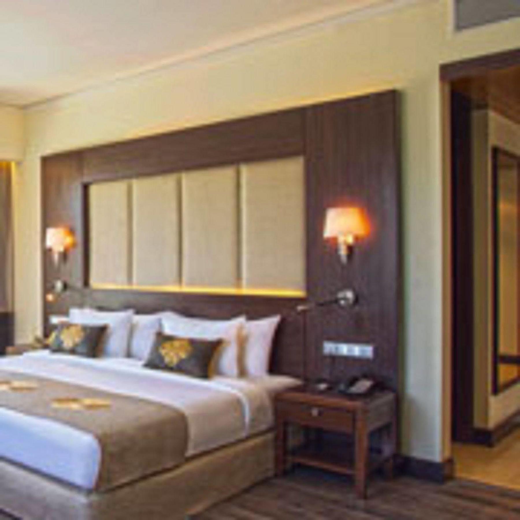Radisson Blu Plaza Hotel Mysore Exterior foto A room at the hotel