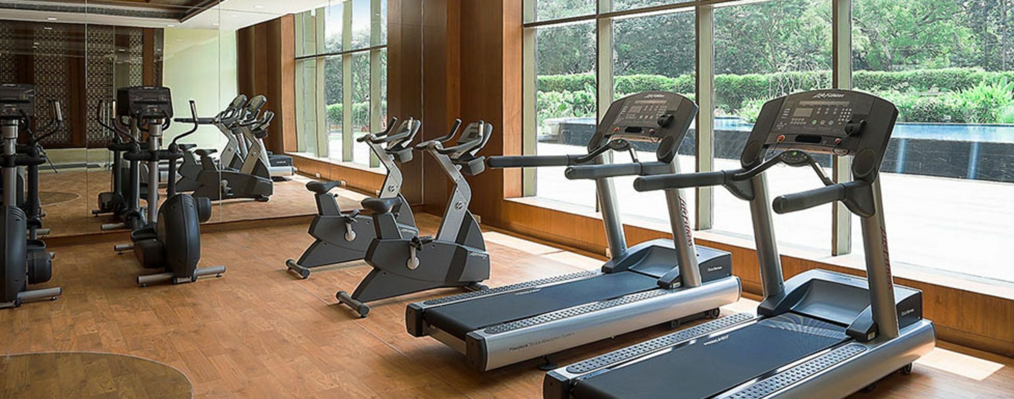 Radisson Blu Plaza Hotel Mysore Exterior foto A treadmill