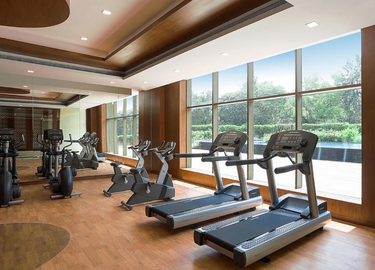 Radisson Blu Plaza Hotel Mysore Exterior foto The gym at the Taj Bengal