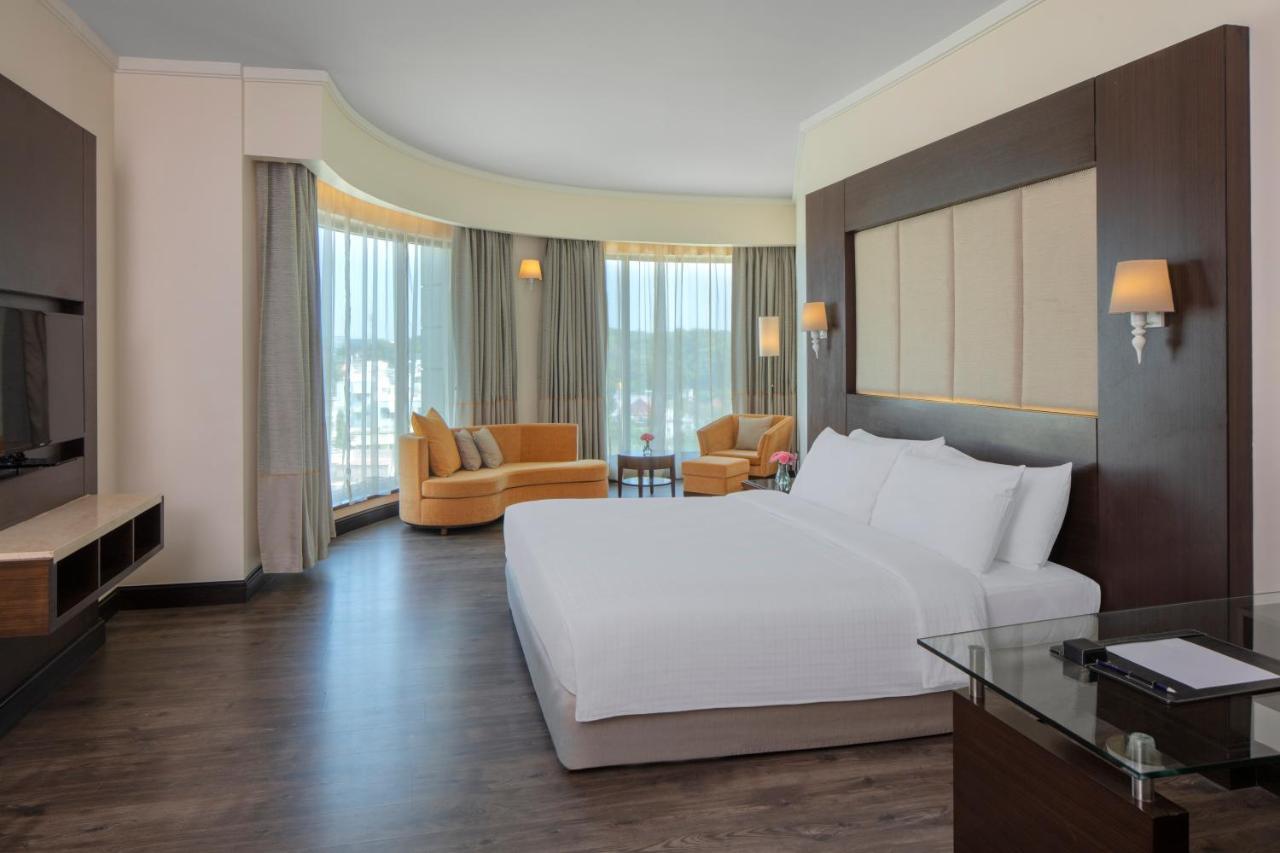 Radisson Blu Plaza Hotel Mysore Exterior foto Suite